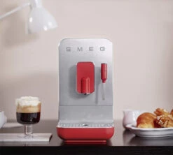 SMEG Buse Vapeur Rouge BCC02RDMEU -Kafftec Magasin 5 machine a cafe smeg rouge buse vapeur