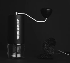 Moulin à Café COMANDANTE C40 MK4 Nitro Blade Black -Kafftec Magasin comandante c40 black 3