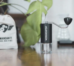 Moulin à Café COMANDANTE C40 MK4 Nitro Blade Black -Kafftec Magasin comandante mk4 black 3