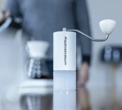 Moulin à Café Manuel COMANDANTE C40 MK4 Nitro Blade Snow White -Kafftec Magasin comandante snow 3