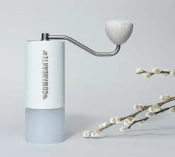 Moulin à Café Manuel COMANDANTE C40 MK4 Nitro Blade Snow White -Kafftec Magasin comandante snow 4