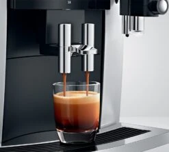 JURA S8 Moonlight Silver Smart Connect Inclus Garantie 3 Ans -Kafftec Magasin expresso broyeur s8 moonlight silver extraction ambiance