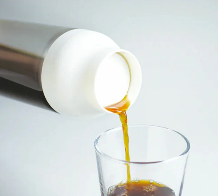 Carafe KINTO Capsule Blanche 1L Pour Infusions à Froid 4 Carafe KINTO Capsule Blanche 1L Pour Infusions à Froid – Image 2