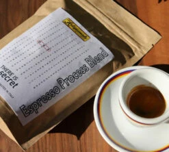 250 G Café En Grains ONE Espresso Process Blend - DITTA ARTIGIANALE -Kafftec Magasin lifestyle one process expresso