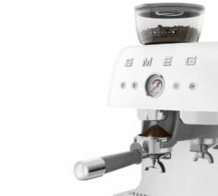 Machine Expresso SMEG EGF03WHEU Blanche Années 50 Avec Moulin Intégré 10 Machine Expresso SMEG EGF03WHEU Blanche Années 50 Avec Moulin Intégré -Kafftec Magasin smeg egf03 blanche 4